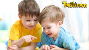 Bé học tiếng Anh