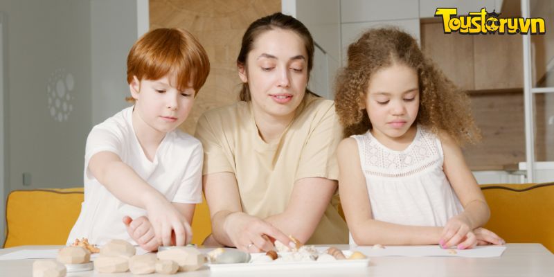 Trò chuyện và kết nối với trẻ