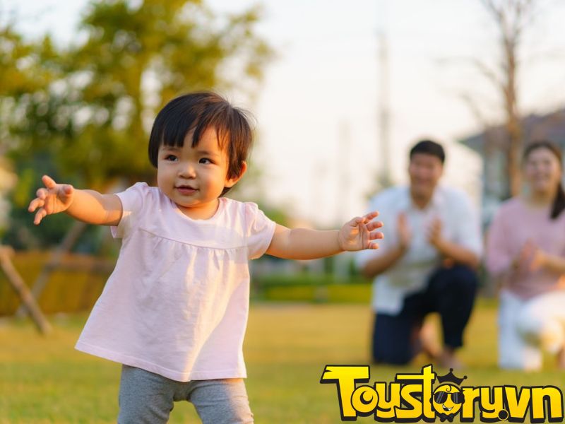 Cho trẻ tiếp xúc với môi trường bên ngoài