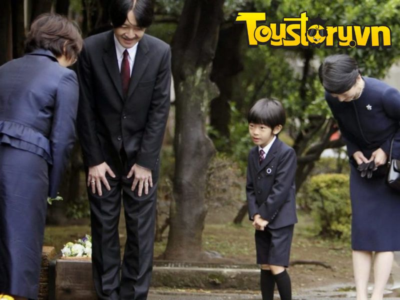 Trẻ học sự tôn trọng và lễ phép