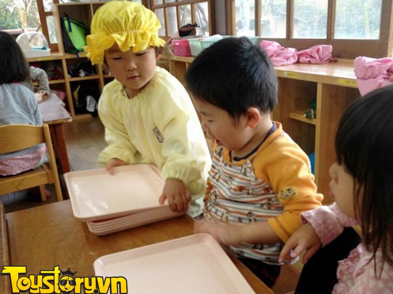 Trẻ luyện tính tự giác, độc lập