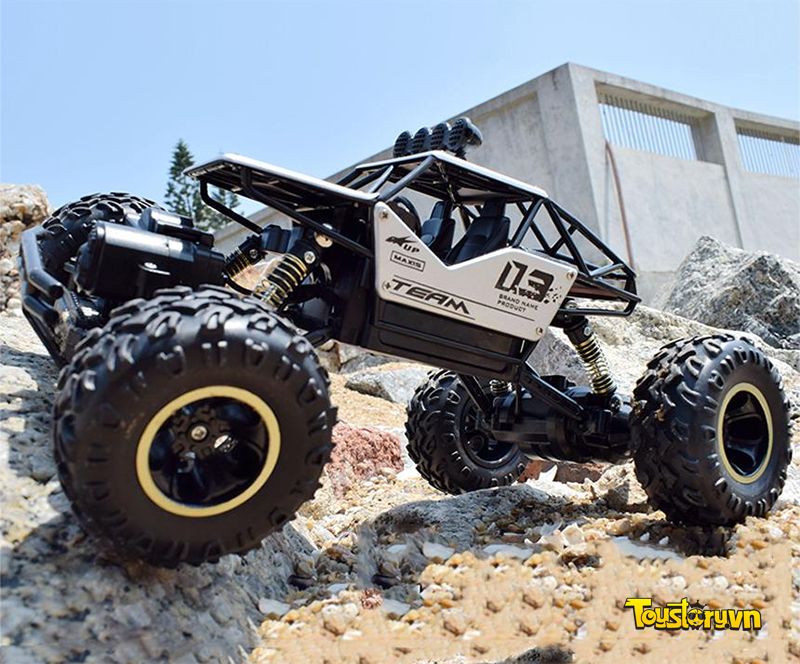 Xe điều khiển từ xa địa hình