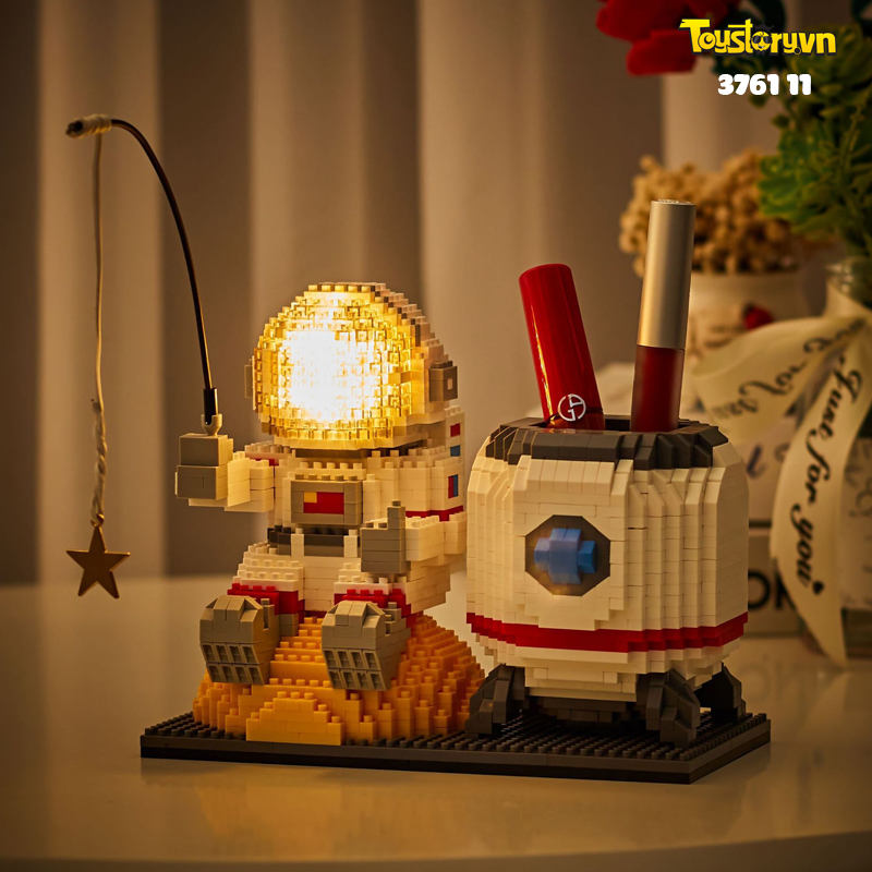 Lego Phi Hành Gia Cầm Ngôi Sao có LED Phát sáng (3761 11)