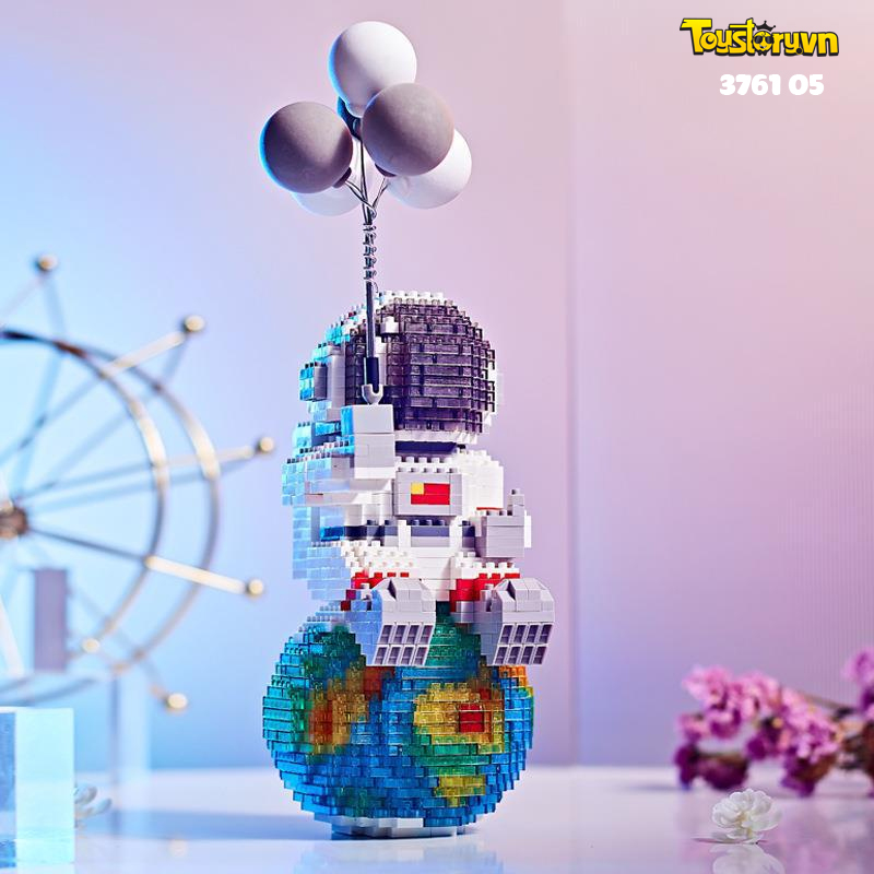 Lego Phi Hành Gia Ngồi trên Địa Cầu có LED Phát sáng (3761 05)